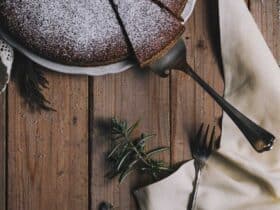 Le gâteau ananas est un gâteau traditionnel moelleux et savoureux. Il est facile à préparer et peut être dégusté en dessert ou en collation.